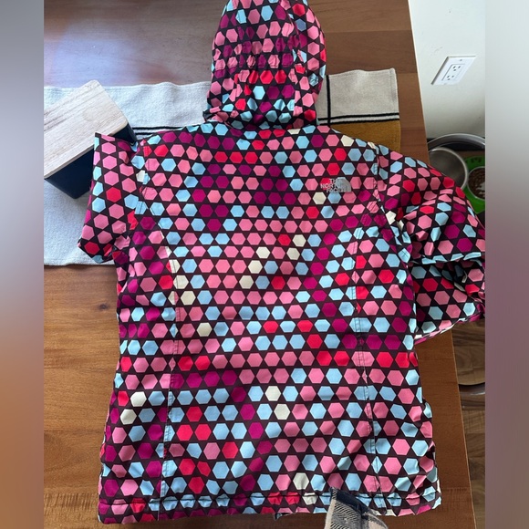 Girls 10-12 North Face winter coat - Picture 5 of 6